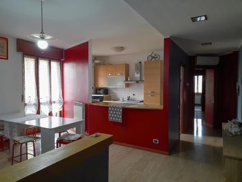 Kitchen or kitchenette, Dining area, minibar, pet friendly, stove