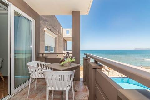 Property building, Patio, Horse-riding, Balcony/Terrace, Seating area, Pool view, Pool view, Sea view, Sea view, Swimming pool, Sunrise, Sunset, Inner courtyard view