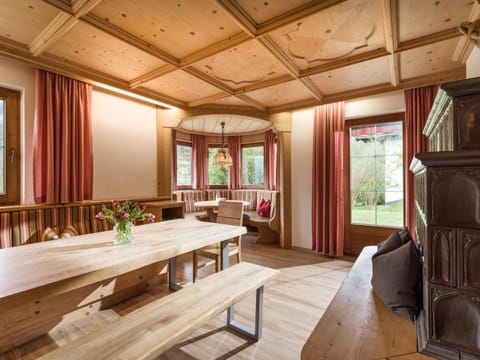 Communal lounge/ TV room, Living room, Dining area