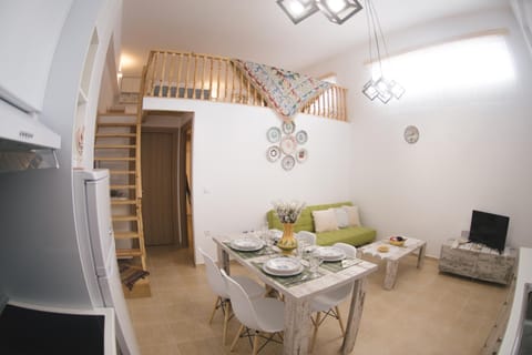 Seating area, Dining area