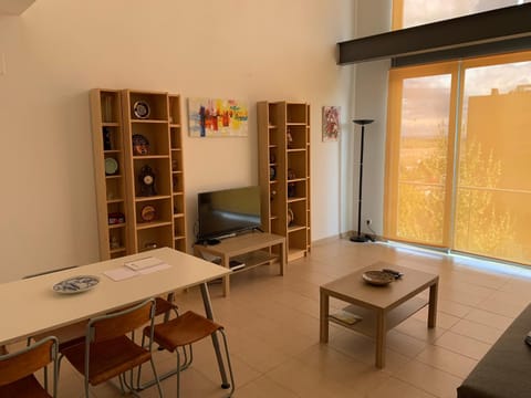 TV and multimedia, Living room, Seating area, Dining area