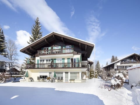 Facade/entrance, Winter