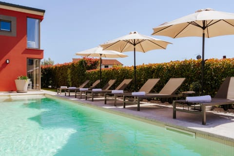 Swimming pool, sunbed