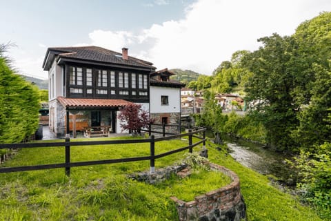Property building, Natural landscape, Garden