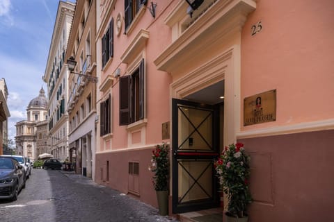 Property building, Facade/entrance