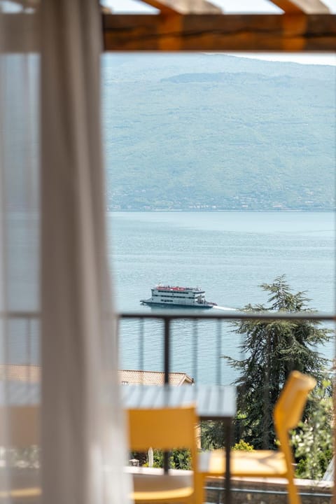 Residence Dany appartamenti con cucina vista lago piscina e parcheggio Apartment hotel in Gargnano