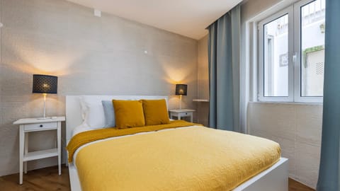 Bed, Living room, Photo of the whole room, Seating area, Bedroom