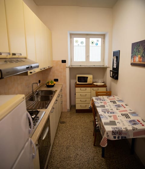 Kitchen or kitchenette, Communal kitchen