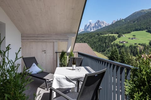 Balcony/Terrace, Garden view, Mountain view