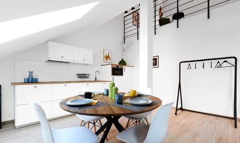 Kitchen or kitchenette, Photo of the whole room, Dining area, oven, stove