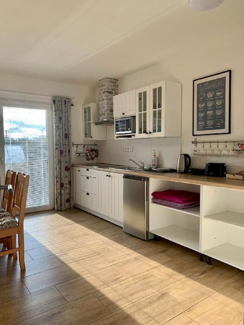 pet friendly, kitchen