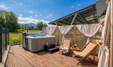 Day, Natural landscape, Hot Tub, Mountain view, Swimming pool