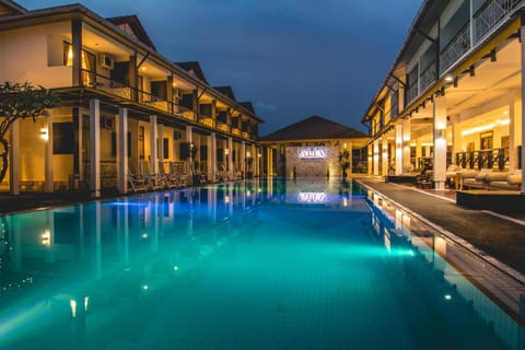 Massage, Swimming pool