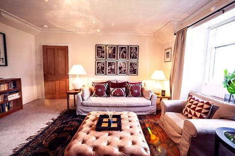 Butler's Apartment. Flat 5, Dalmore House, Helensburgh, Scotland G84 8JP Apartment in Scotland