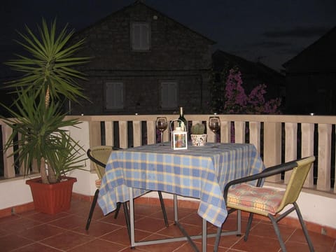 Balcony/Terrace, children, Family