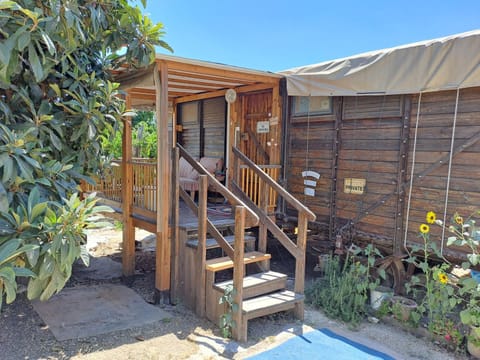 Property building, Patio, Balcony/Terrace, Seating area
