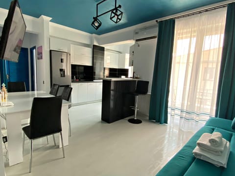 Communal lounge/ TV room, Kitchen or kitchenette, Living room, Dining area, minibar