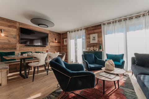 Living room, Dining area