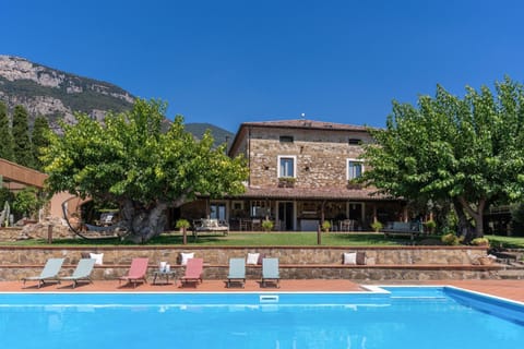 Property building, Day, Pool view, Swimming pool
