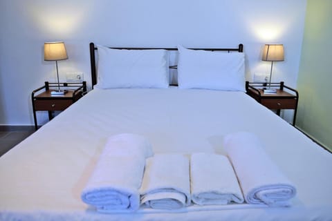 Property building, Bed, Bedroom