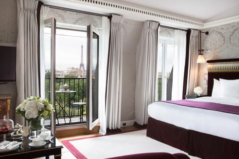 Bed, View (from property/room), Balcony/Terrace, Photo of the whole room, Bedroom