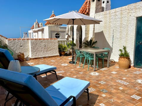 View (from property/room), Balcony/Terrace, Seating area, Dining area, sunbed
