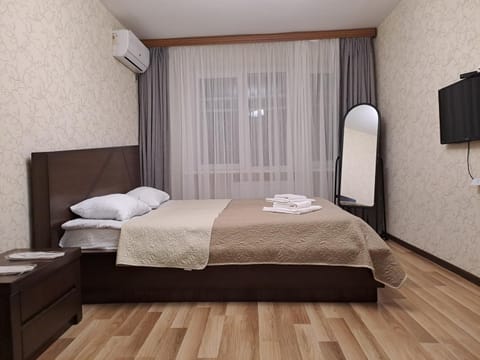 Bed, TV and multimedia, Photo of the whole room, Bedroom, air conditioner
