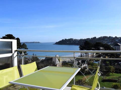 Bel Appartement avec Terrasse, Parking Privé et Vue sur Mer à Perros-Guirec - FR-1-368-151 Apartment in Perros-Guirec