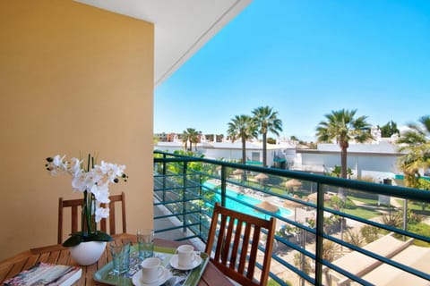 Balcony/Terrace, Balcony/Terrace, Dining area, Pool view