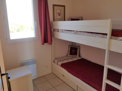 Maison Duplex 8 Pers avec Terrasse, 3 Ch, Parking Gratuit, Animaux Admis, Accès Piscine - FR-1-382-128 House in Grospierres