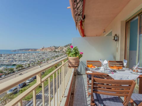Magnifique 3P face mer avec terrasse à Menton - FR-1-196-251 Apartment in Menton