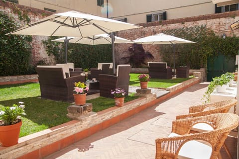 Property building, Spring, Garden, sunbed