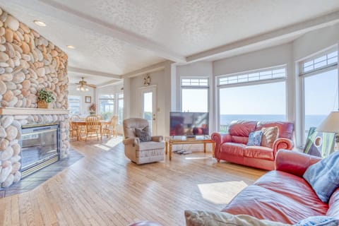 Enchantment by the Sea House in Lincoln City