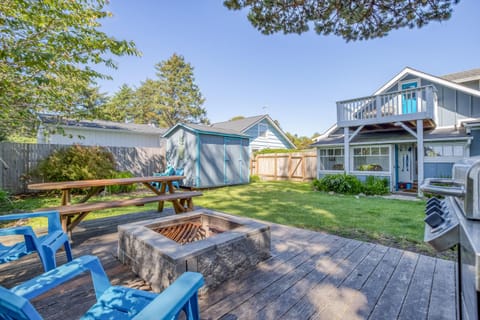 Blue Pineapple House in Gleneden Beach