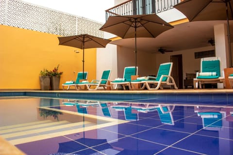 Swimming pool, Swimming pool