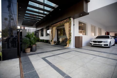 Facade/entrance
