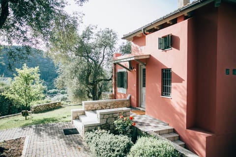 Property building, Facade/entrance, Natural landscape, Garden, Garden view, Mountain view