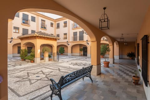 Patio, Facade/entrance