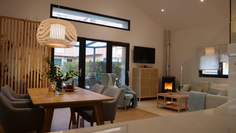 Living room, Dining area