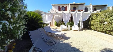 Property building, Patio, Garden, Garden, Garden view, sunbed