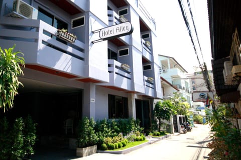 Facade/entrance