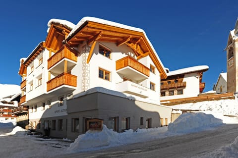 Facade/entrance, Winter