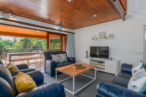 Patio, TV and multimedia, Living room