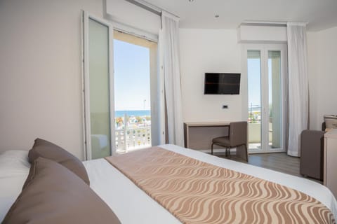 Photo of the whole room, Bedroom, Sea view