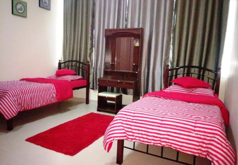 Dormitory Room for Family or Group of Travelers Apartment in Al Sharjah