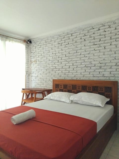 Jungle House - surf & stay Hostel in Pekutatan