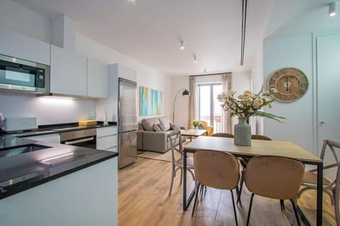 Kitchen or kitchenette, Photo of the whole room, Dining area