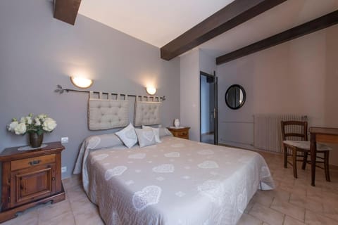 Bed, Photo of the whole room, Decorative detail