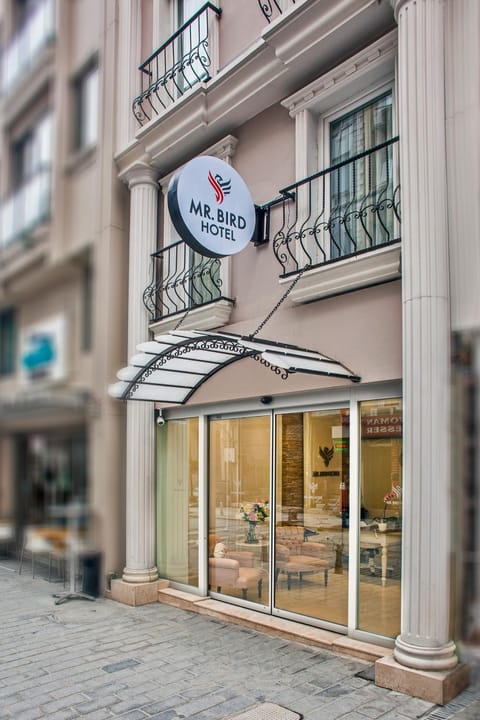 Facade/entrance