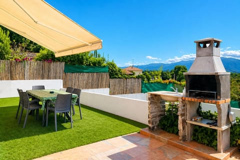 BBQ facilities, Garden, Dining area